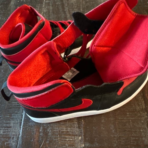 Air Jordan 1 Hi FlyEase 'Fire Red' - Picture 4 of 6